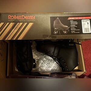 New in Box Roller Derby Rush 72 Quad Black Roller Skates sz 9